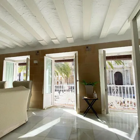 Cathedral Con Balcon Apartment *