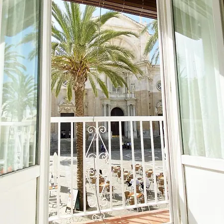 Cathedral Con Balcon Apartment Cadiz